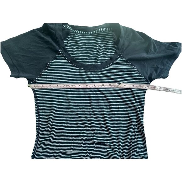 Lululemon Dhyana Short Sleeve In Blue Moon Stripes (Measures Size 6) - Picture 4 of 6